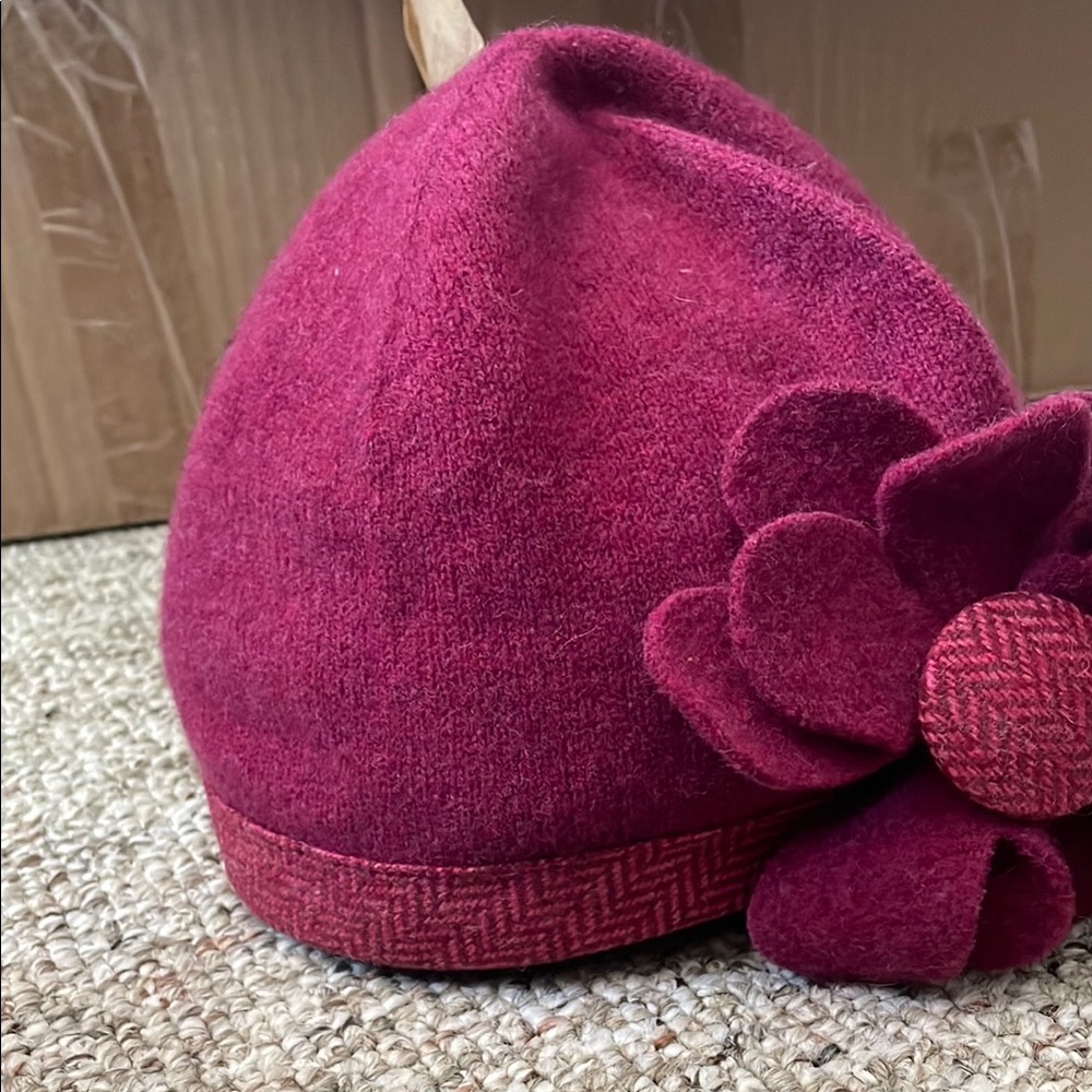 Red Vintage-Inspired Cloche Hat with Elegant Draping